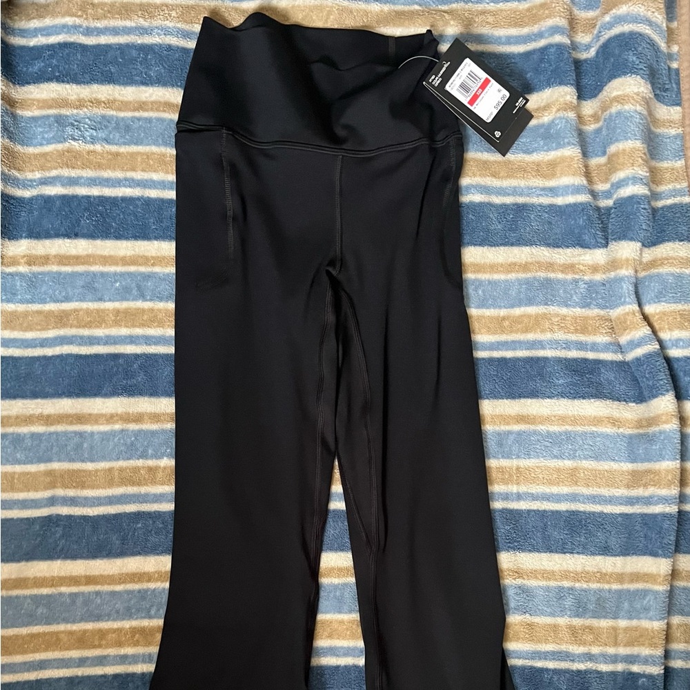 🔥 BRAND NEW UNDER ARMOUR WOMES FITTED FLARE PANTS 🔥